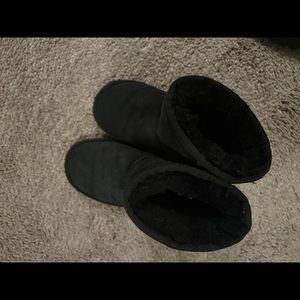 Black short uggs